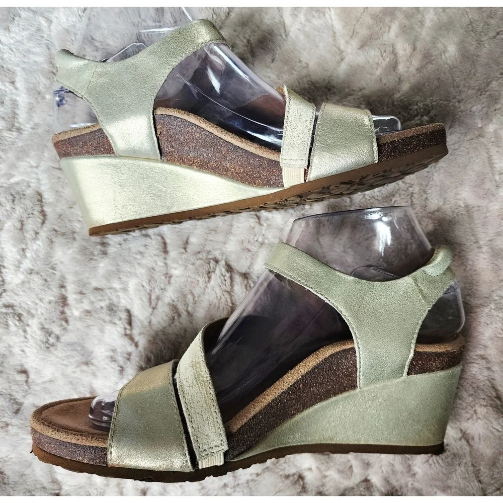 Aetrex Womens 7 Gold Metallic Leather Wedge Sandals Orthotic Comfort